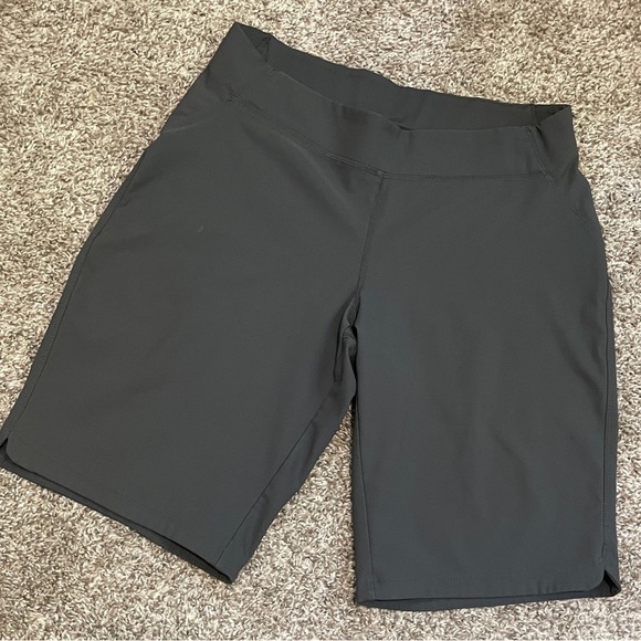Columbia | Women's Omni-Shield Bike Shorts | Charcoal Gray - Picture 1 of 7